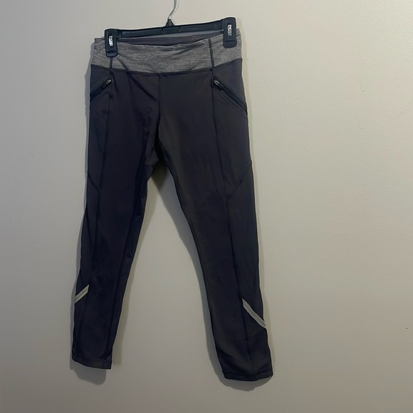 Lululemon Women's Gray Zipper Pocket Hustle Crop Luxtreme Leggings Sz 6 - Picture 1 of 6